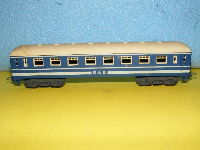 Lima HO SAR/ SAS Junior Blue Train Passenger Coach,