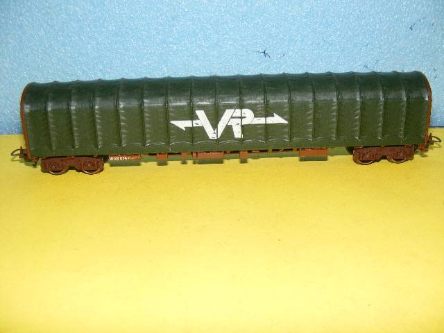 Lima HO Covered Goods Wagon,