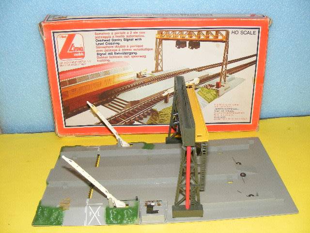 Lima HO Gantry Signal with level crossing (Boxed) - Repaired.