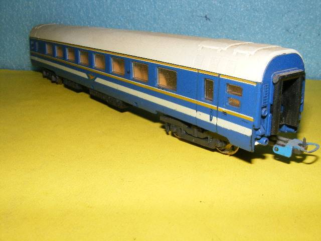 Lima HO SAR/ SAS Blue Train Passenger Coach,