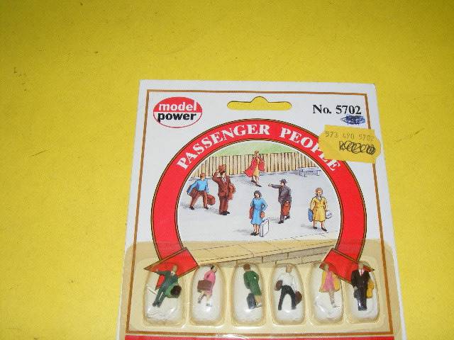 Model Power HO Passengers,