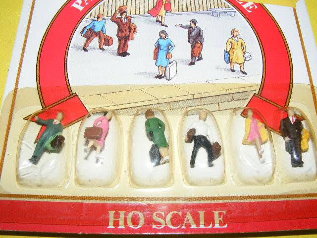 Model Power HO Passengers,