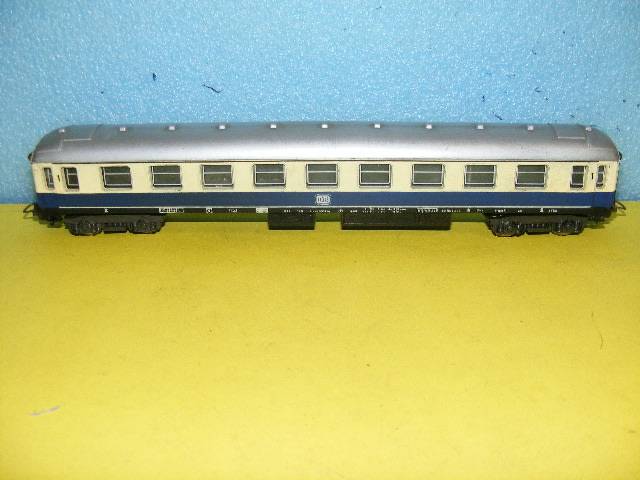 Lima HO DB Passenger Coach,