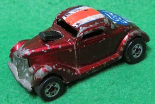 **HOTWHEELS**NEET STREETER**METAL BASE**