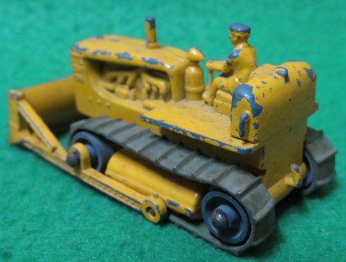**MATCHBOX MOKO LESNEY No.18**CATERPILLAR**BULLDOZER**1958-1961**WITH DRIVER**