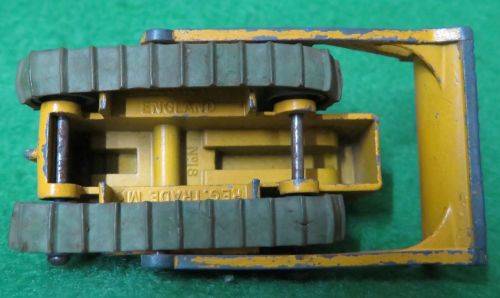**MATCHBOX MOKO LESNEY No.18**CATERPILLAR**BULLDOZER**1958-1961**WITH DRIVER**