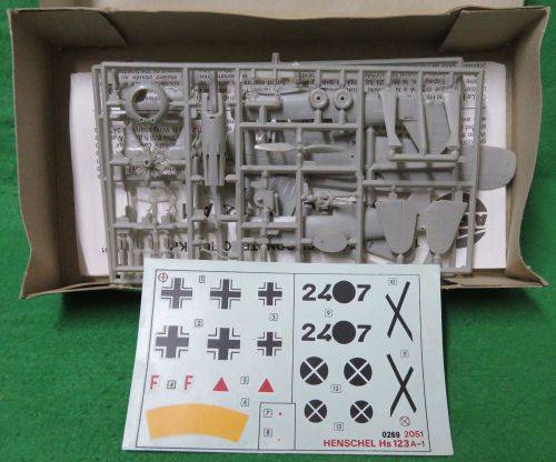 **AIRFIX**MODEL KIT**HENSCHEL HS 123 A1**1/72**VINTAGE**MODEL LENGTH +-11.5CM**