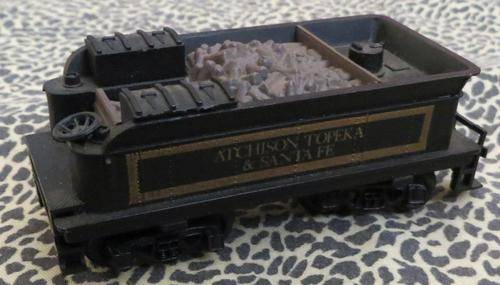 **OO GAUGE**VINTAGE FIND**COAL/WOOD CARRIER WAGON**MADE IN MACAO**
