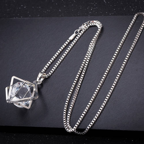 New Ladies Diamond Design crystal pendant, comes with FREE chain