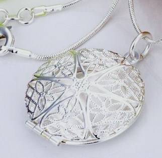 *R350* Local stock, New 925 Sterling silver stamped filled round Locket, Absolutely stunning piece