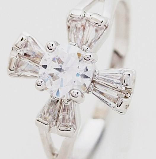 *R350* Local stock, New 18K RGP high quality flower Ring with Genuine Austrian Crystals