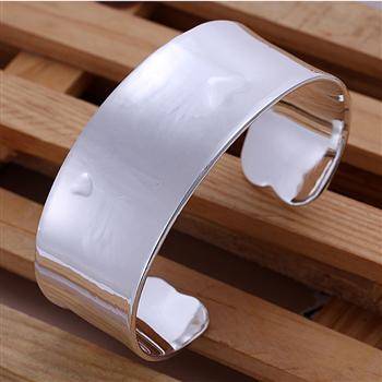 New 925 sterling silver filled Stamped ladies chunky bangle with very light hearts detail