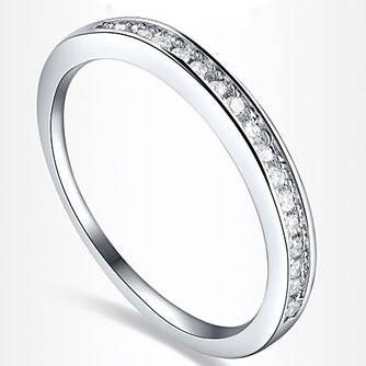 Absolutely beautiful Ladies chanel set New 18K RGP crystal ring in white gold