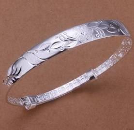*Local Stock* New 925 Sterling silver filled Stamped ladies bangle with fine floral detail. Gorgeous