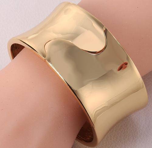 New 18K RGP Chunky ladies clip open bangle, +-32mm wide. Absolutely stunning