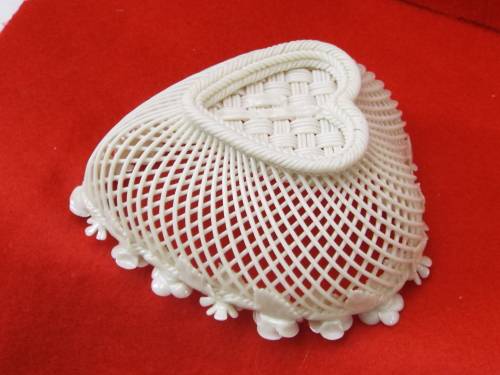 Irish Belleek woven porcelain Heart Basket 1920 Ref. B-26