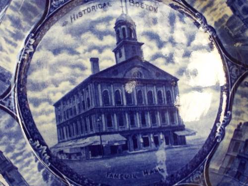 A Blue and White Rowland and Marsellus Historical Boston Plate. Circa 1893-1933.  Ref. P/100