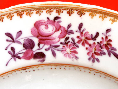 Chinese Famille Rose (Quin Dynasty) Porcelain Plate. Circa 1750-1780. Ref. P/96