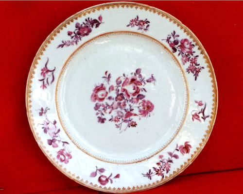 Chinese Famille Rose (Quin Dynasty) Porcelain Plate. Circa 1750-1780. Ref. P/96