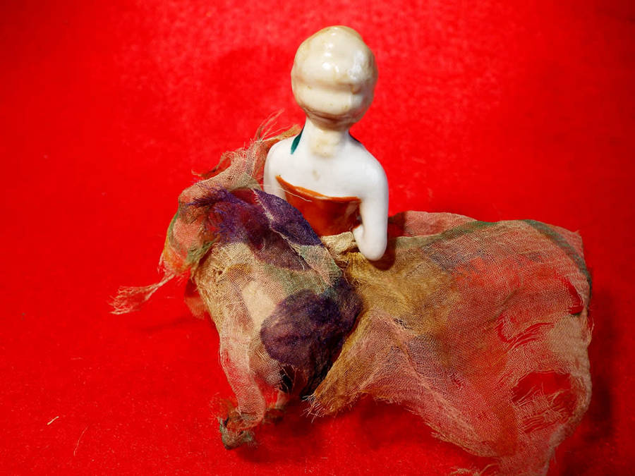 A vintage 1920s  Bathing Beauty Figurine + a Half-Doll. Ref. T/11