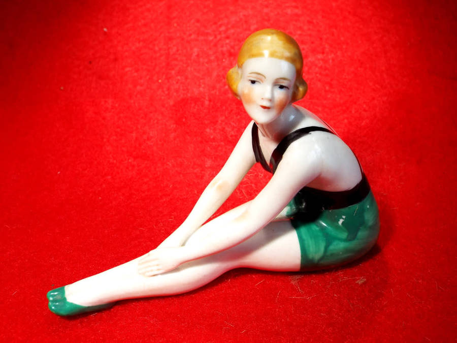 A vintage 1920s  Bathing Beauty Figurine + a Half-Doll. Ref. T/11