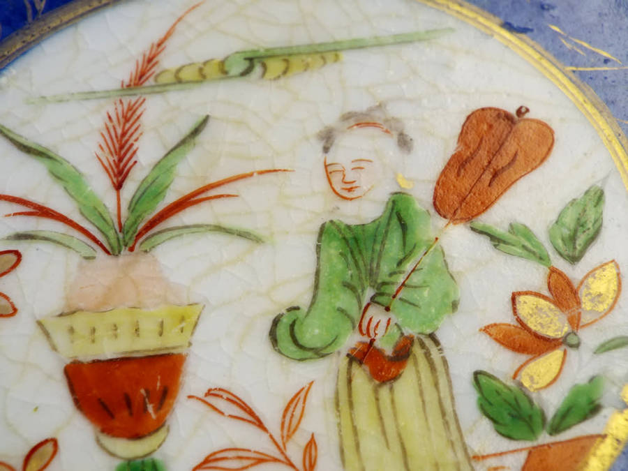 An antique Kangxi Powder Blue porcelain plate dated 1662-1722. Ref. P104