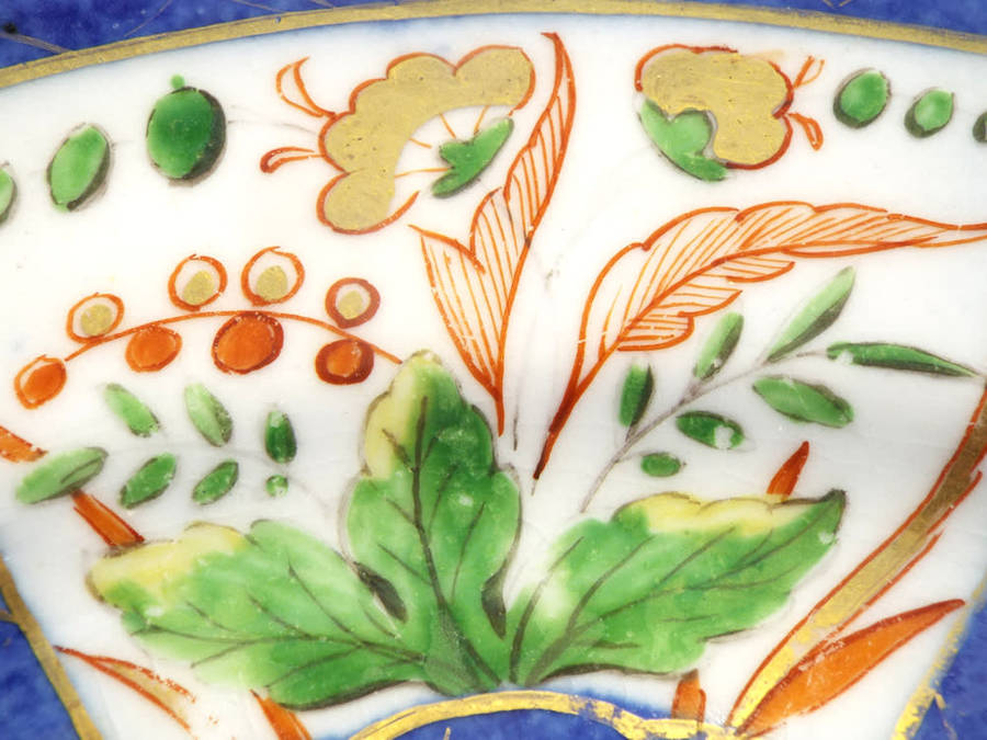 An antique Kangxi Powder Blue porcelain plate dated 1662-1722. Ref. P104