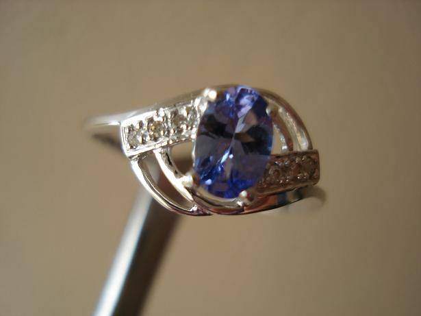 ***R15 000*** 0.49CT AAA BLUE COLOUR TANZANITE & 6 DIAMONDS RING IN 14KT WHITE GOLD