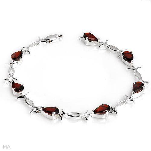 ***R2 600*** Stunning Bracelet With 7 Genuine Garnets 7.00 ctw Total weight 8.8 G