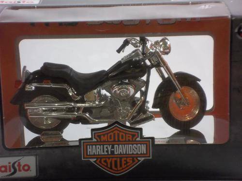 MAISTO 1/18 Harley-Davidson 2004 FLSTFI Fat Boy