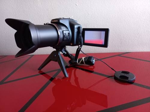 Panasonic LUMIX DMC-FZ150K 12.1 MP Digital Camera (FHD 1080p, CMOS Sensor and 24x Optical Zoom)