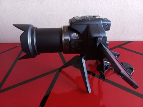 Panasonic LUMIX DMC-FZ150K 12.1 MP Digital Camera (FHD 1080p, CMOS Sensor and 24x Optical Zoom)