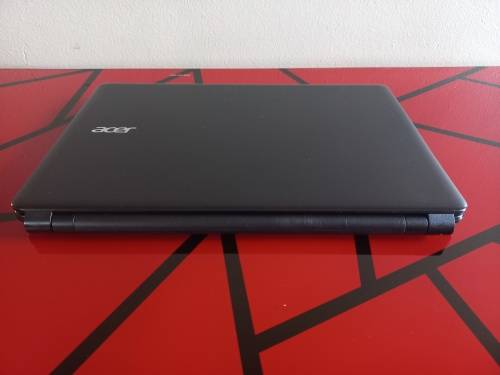 Acer TravelMate P255 Laptop (Intel Core i5-4200U | 500GB HHD | 8GB RAM)