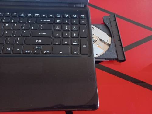 Acer TravelMate P255 Laptop (Intel Core i5-4200U | 500GB HHD | 8GB RAM)