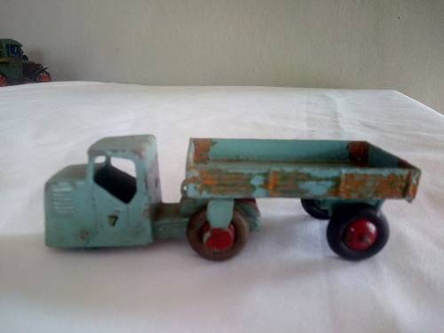 Meccano Die Cast 3 wheel Horse & Trailer