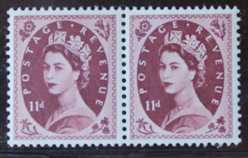GB 1952 QE 11d Plum unmounted mint pair. SG 528