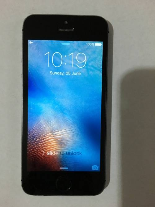 Apple Iphone 5s 32GB (Silver) - Read - Finger Print Scanner Broken!