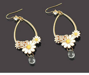 Nice Gold Daisy Rhinestone Dangle Earring