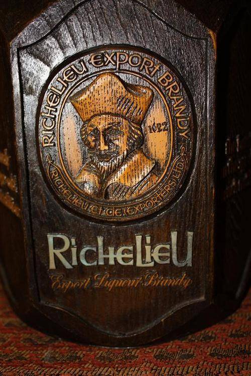 Ice Buckets: Richelieu Premium Export Liqueur Brandy. Novelty New Products. Collections Are Allowed.
