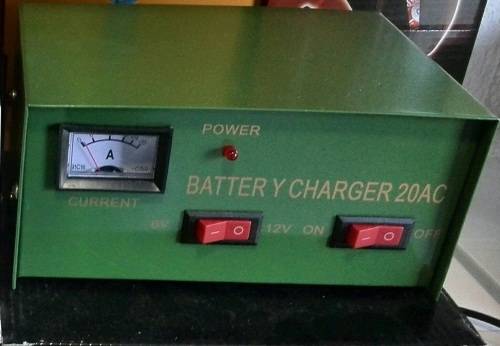 Battery Charger 6 Volts and 12 Volts in One Battery Charging Unit. Collections are allowed.