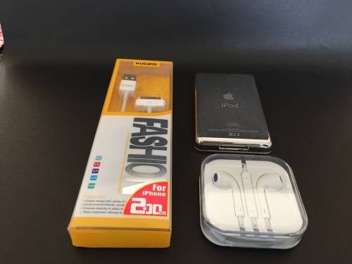 Apple iPod Classic - White - 5th Generation - 30GB - Holds 7500+ songs