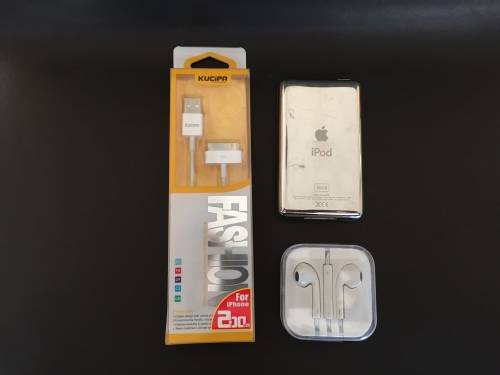 Apple iPod Classic - White - 5th Generation - 30GB - Holds 7500+ songs