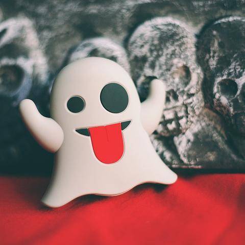 EMOJI charging Banks - Various Designs - Between 2600mah - 6000mah - Brand New -**R1 Bid Increment**