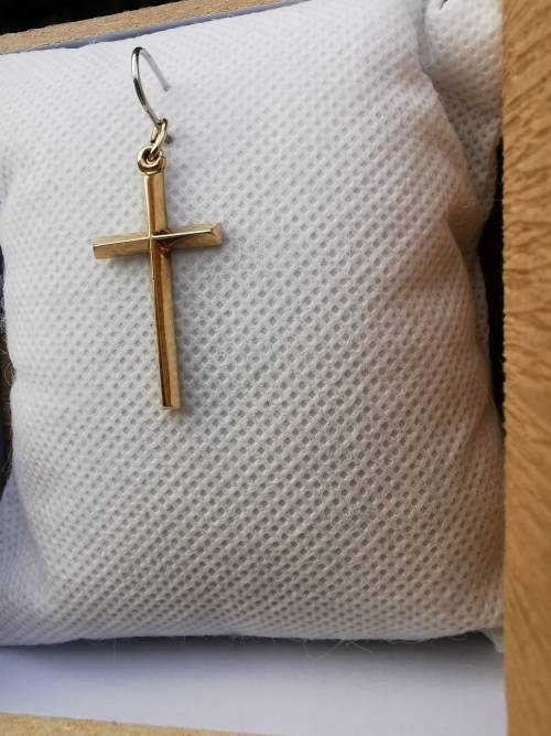 9ct Gold Cross pendant 1.9g