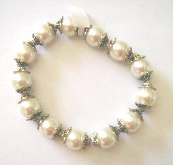 Glass pearl bracelet