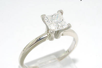 R25000 ELEGANT 0.30 PRINCESS CUT DIAMOND ENGAGEMENT RING