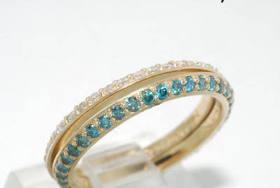 R77155 - STUNNING 1.02CT BLUE & WHITE DIAMOND BAND