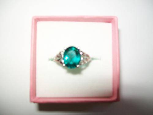 ***PRETTY*** solid sterling silver and emerald ring
