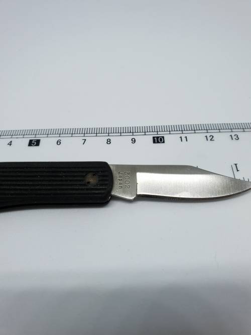 Collection of 5 pocket knives ( Opinel x 2, Victorinox x 2, Kershaw x 1)