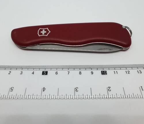 Collection of 5 pocket knives ( Opinel x 2, Victorinox x 2, Kershaw x 1)